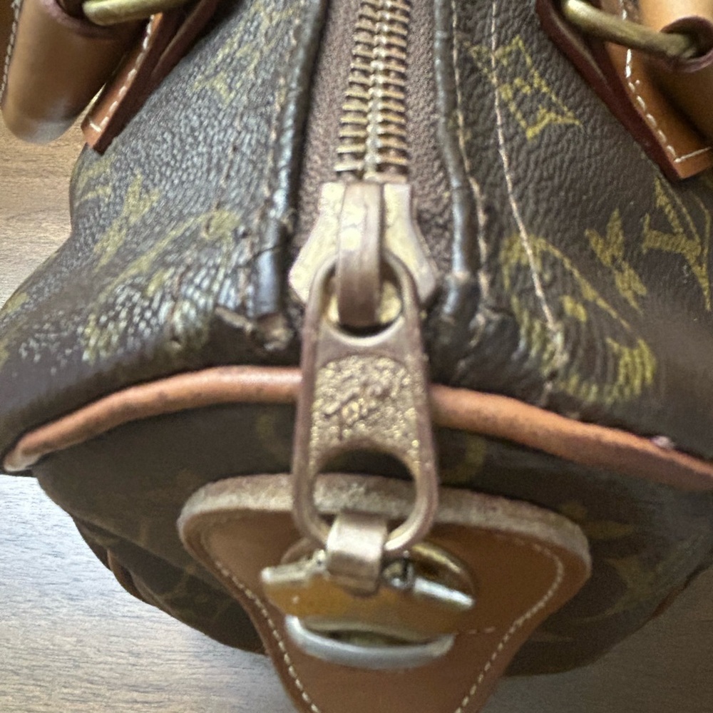 SOLD****Authentic Vintage Louis Vuitton Monogram Speedy 25 - Picture 11 of 16